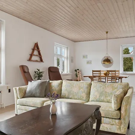 2 Bedroom Cozy In *