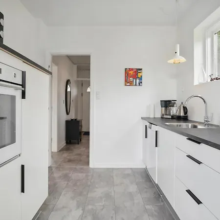 2 Bedroom Cozy In Holiday home